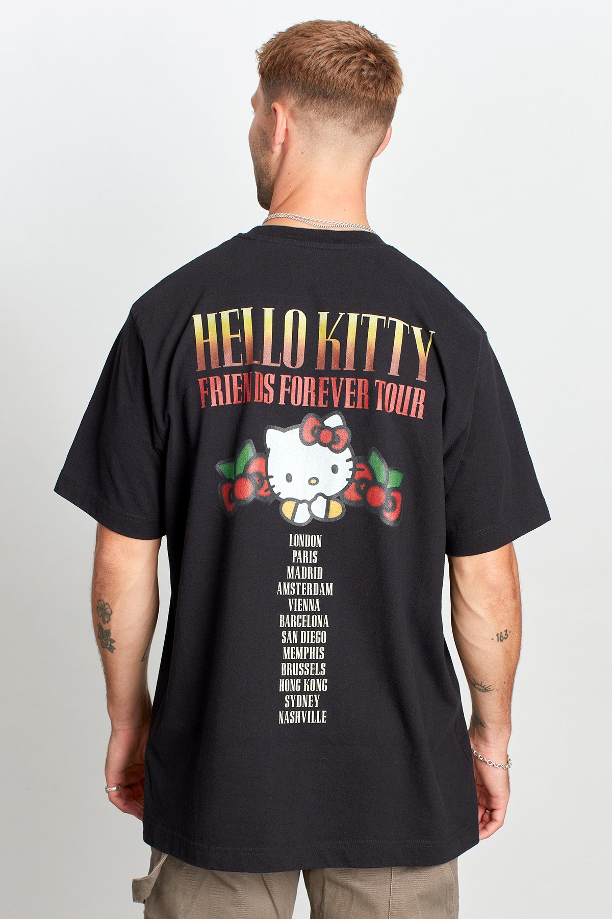 Hello Kitty And Roses T-shirt in Washed Black