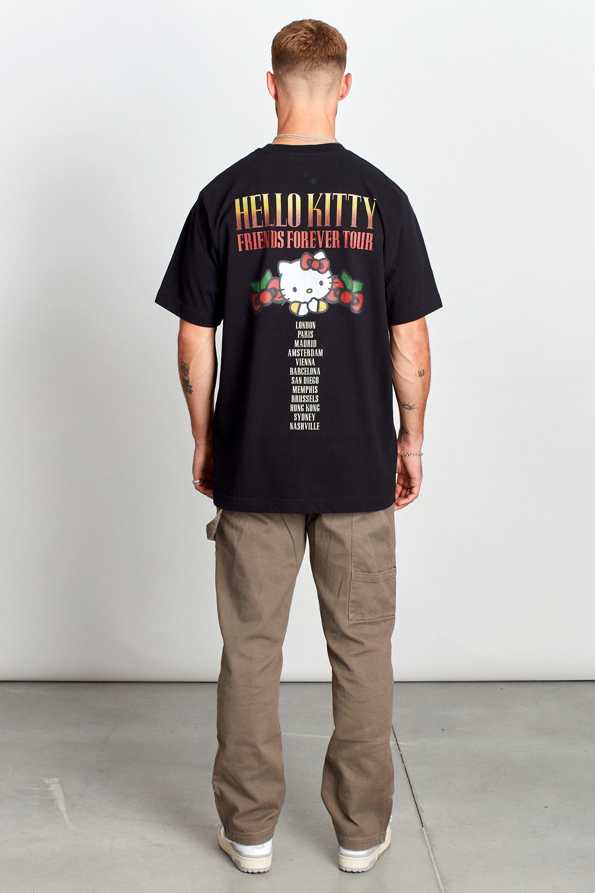 Hello Kitty And Roses T-shirt in Washed Black