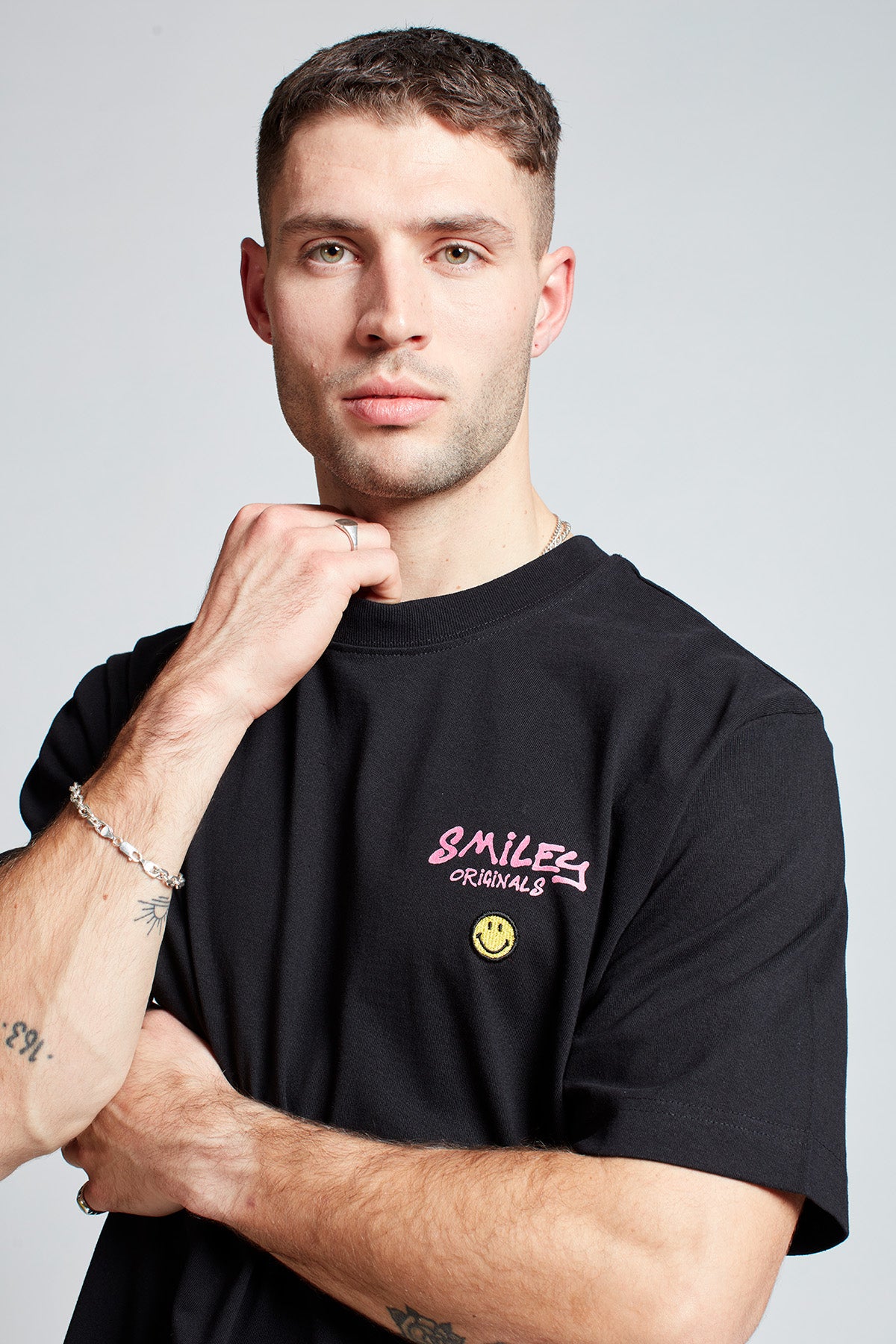 Smiley Originals® In Your Hands T-shirt in Black