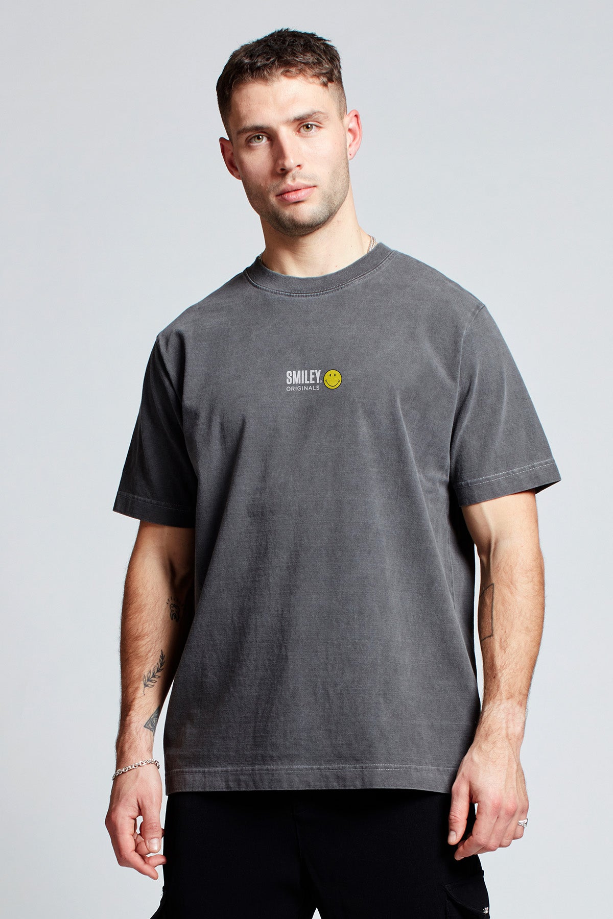 Smiley Originals® Special Delivery T-shirt in Washed Grey