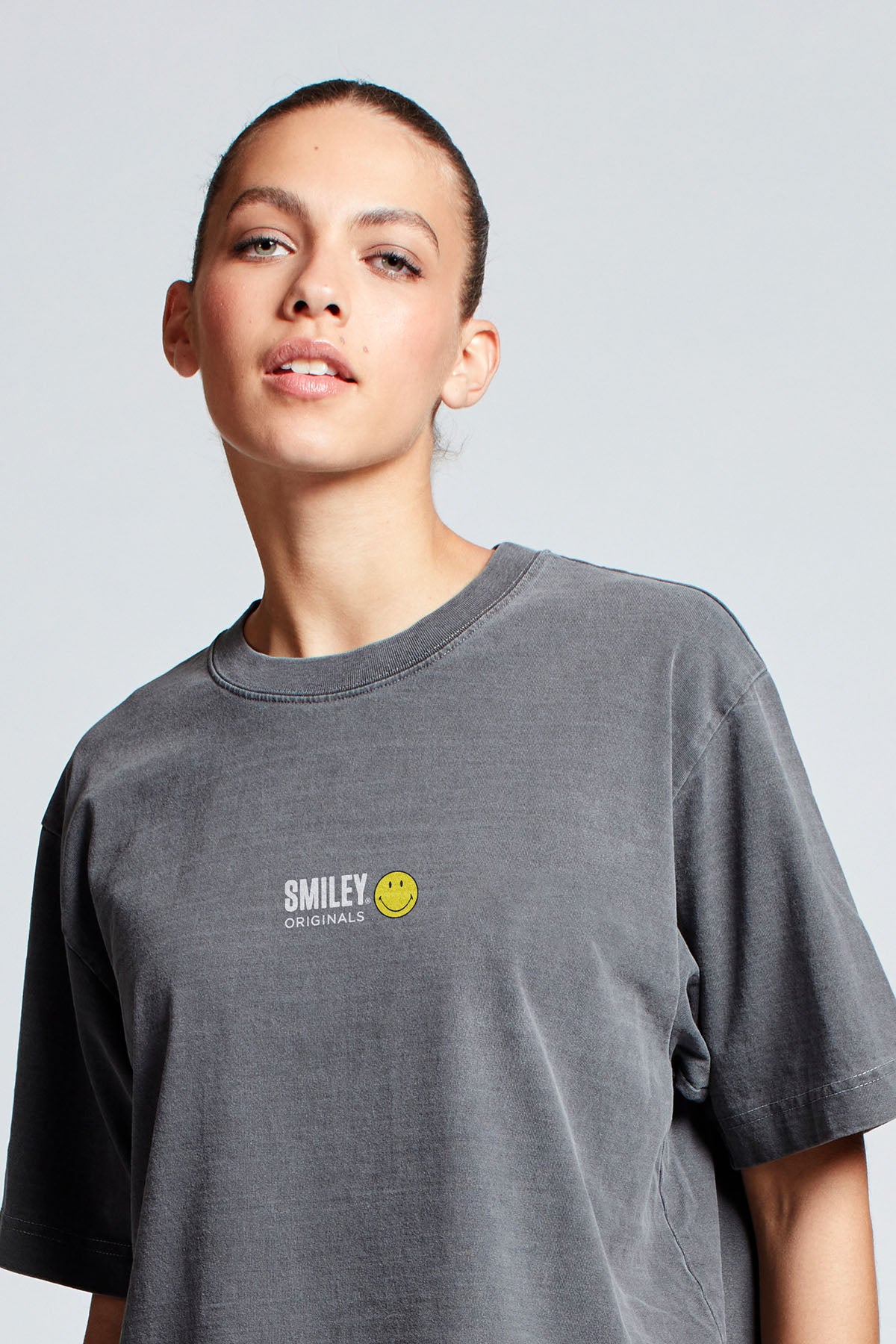 Smiley Originals® Special Delivery T-shirt in Washed Grey