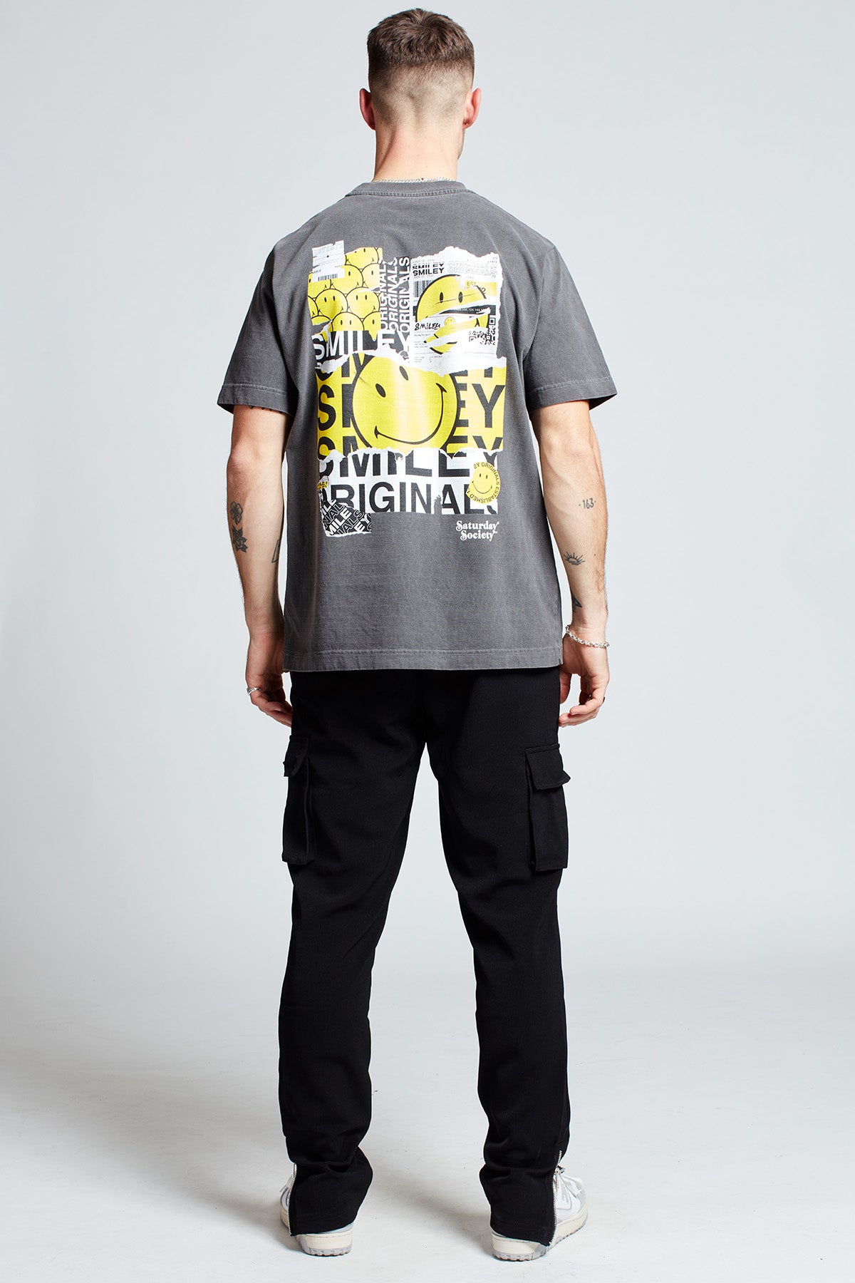 Smiley Originals® Special Delivery T-shirt in Washed Grey