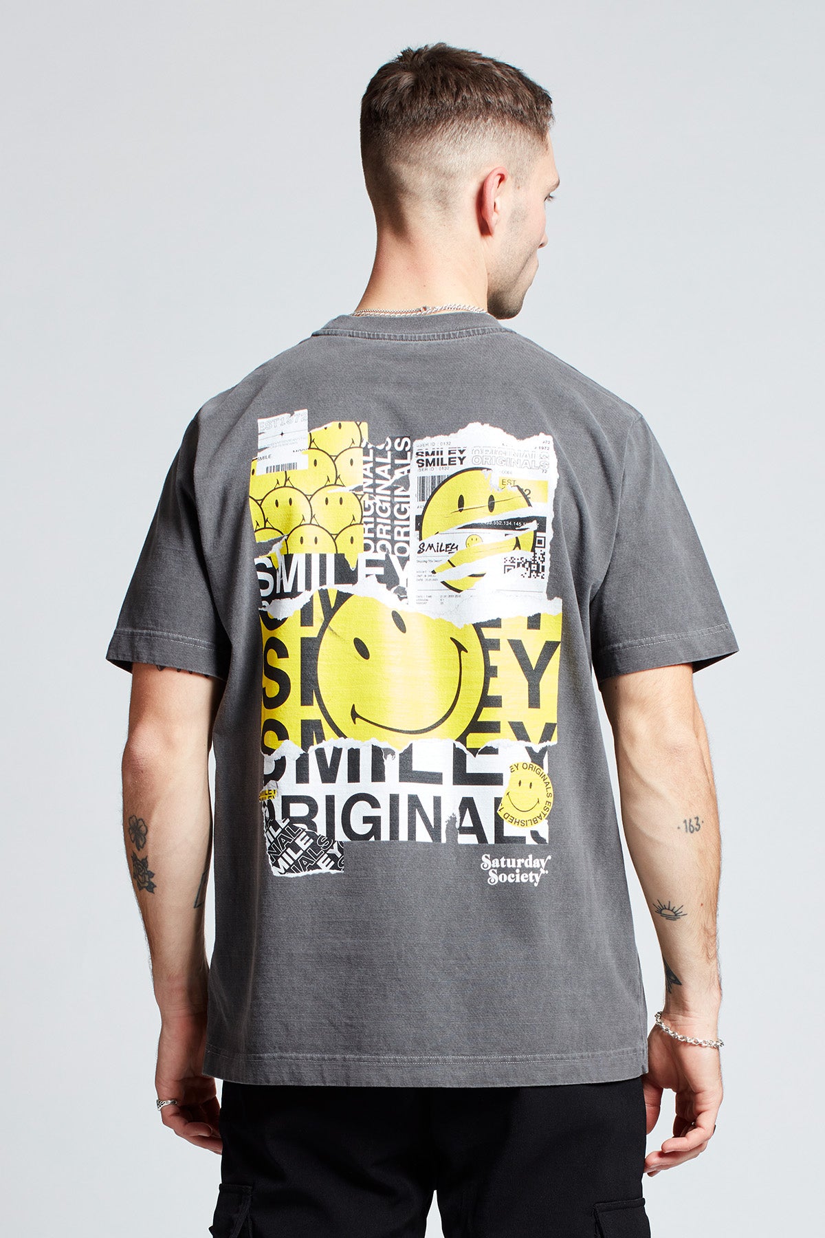 Smiley Originals® Special Delivery T-shirt in Washed Grey