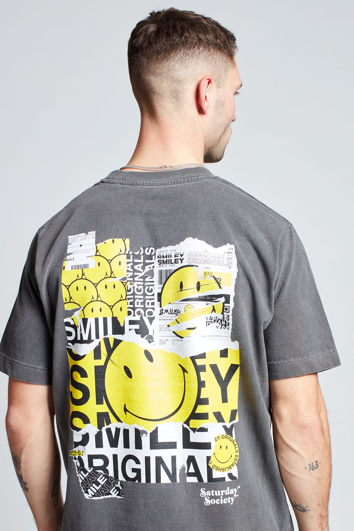 Smiley Originals® Special Delivery T-shirt in Washed Grey