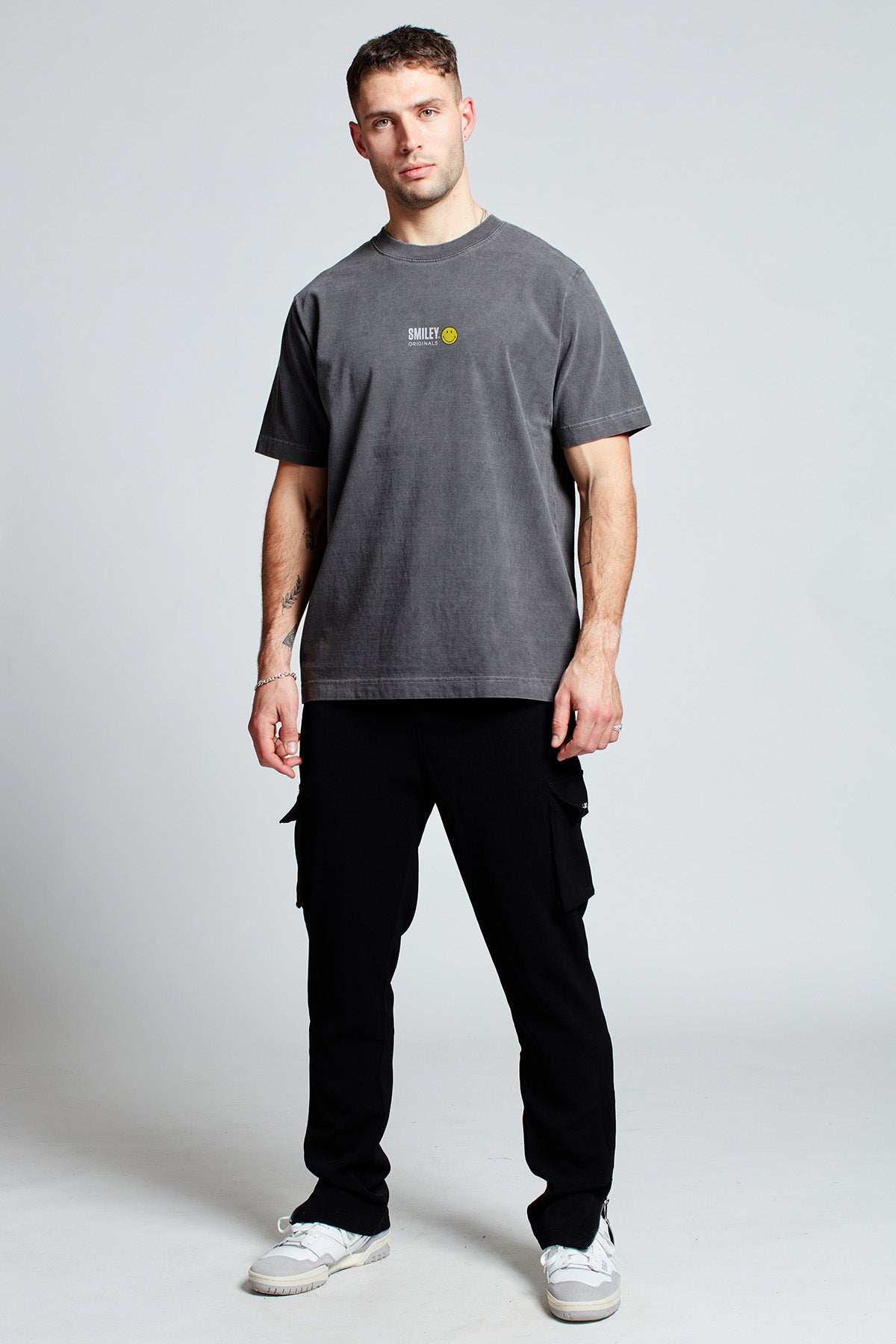 Smiley Originals® Special Delivery T-shirt in Washed Grey