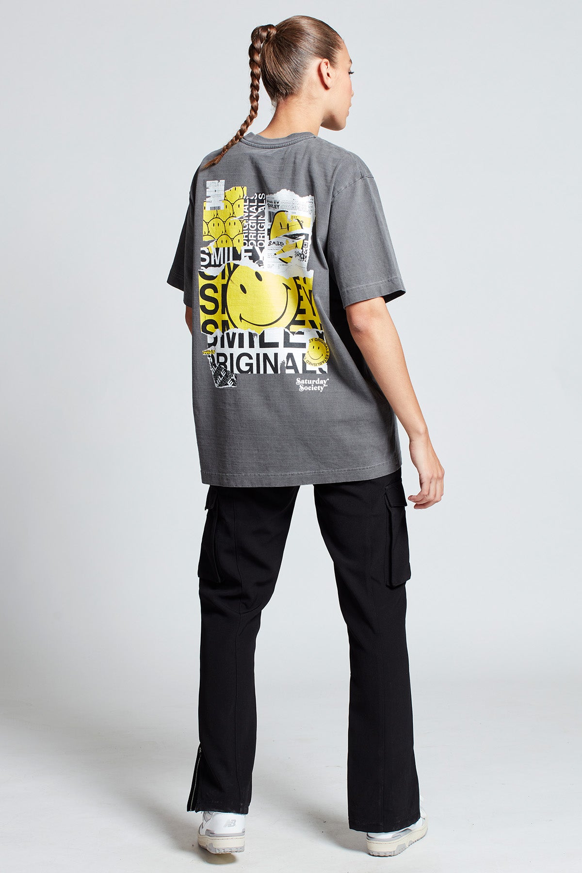 Smiley Originals® Special Delivery T-shirt in Washed Grey