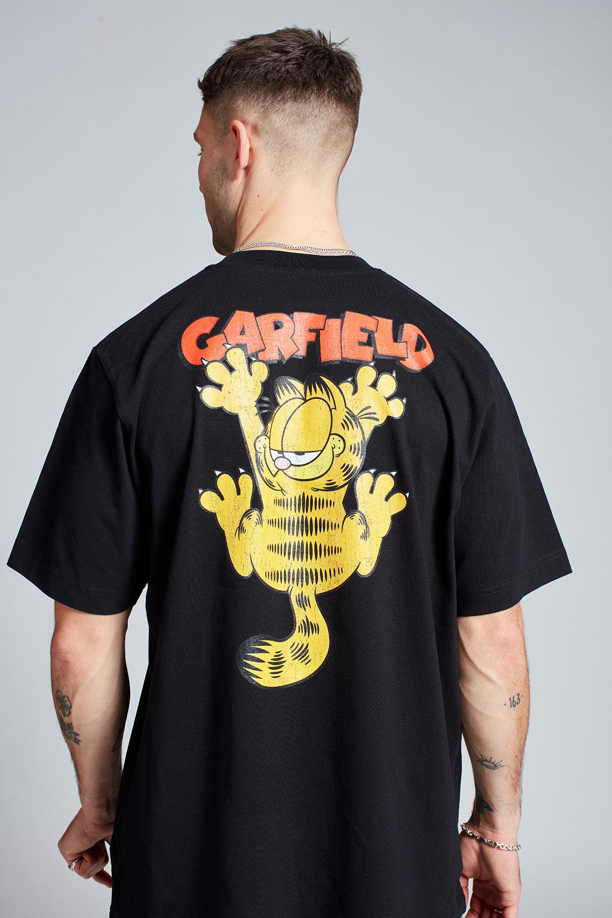 Garfield Watch Your Back T-shirt in Black